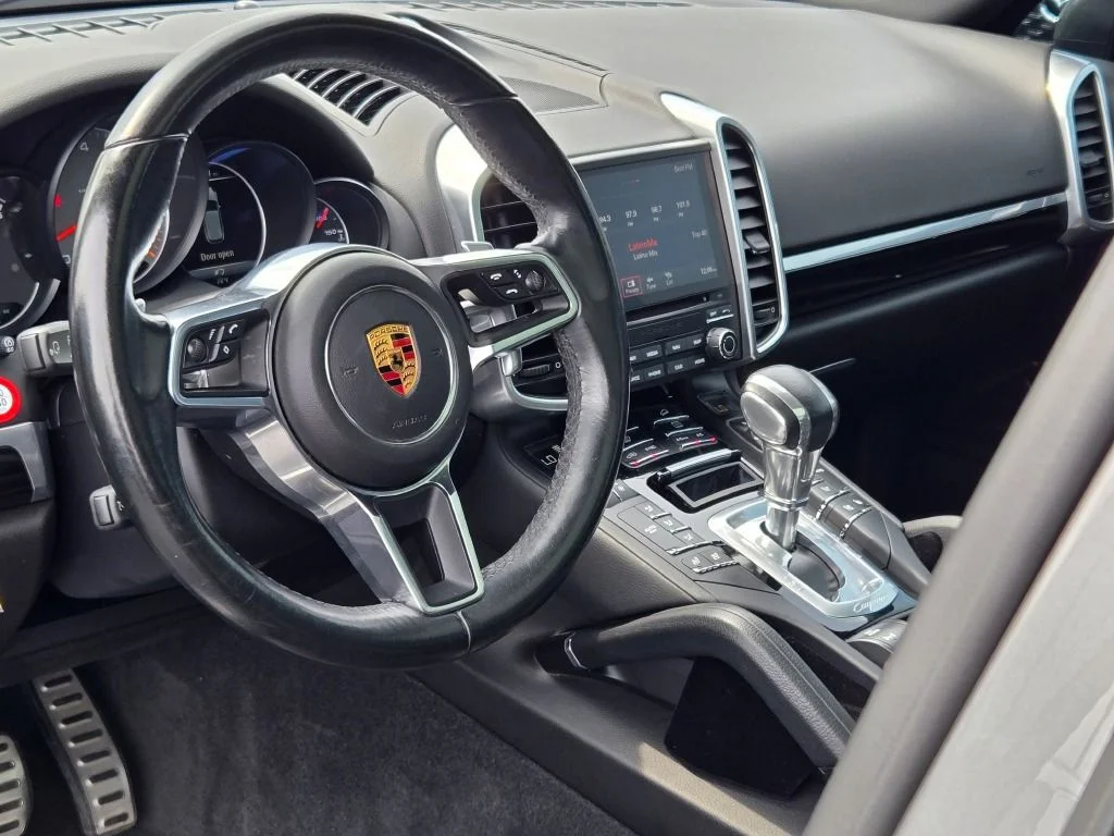 Used 2017  Porsche S image 26