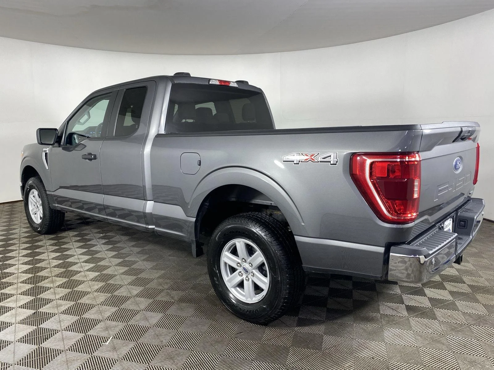 Used 2022 Carbonized Gray Ford XLT image 5