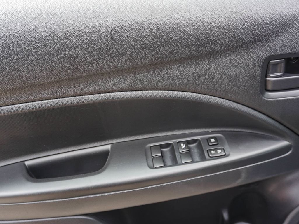 Used 2024 Red Mitsubishi ES image 18