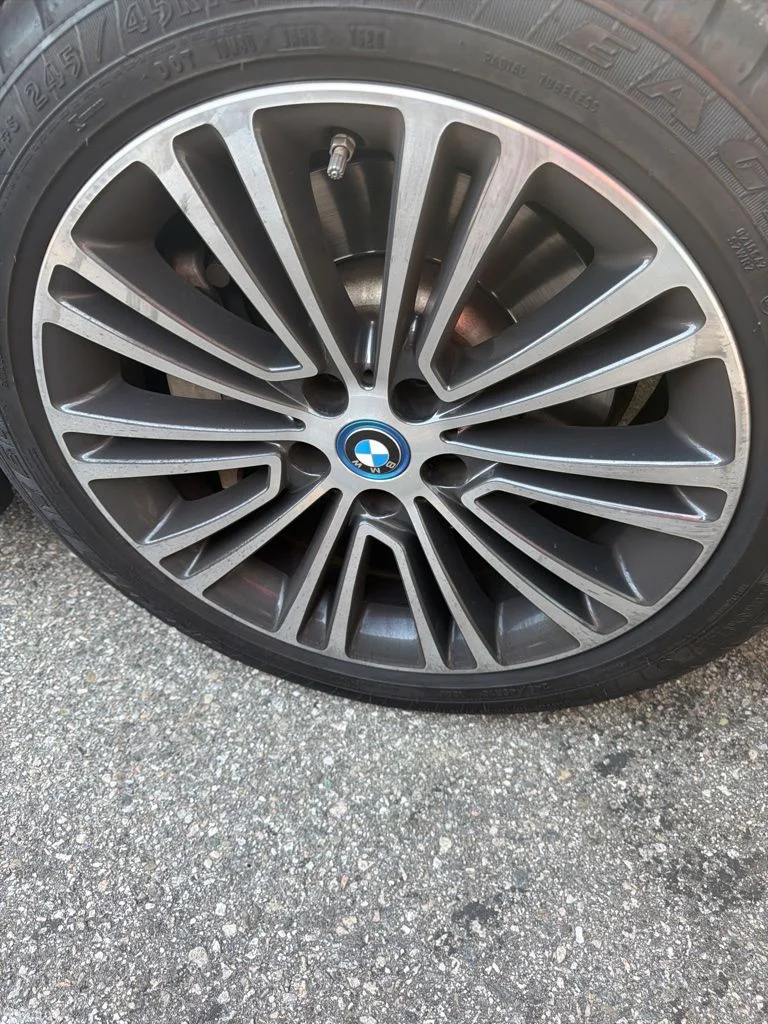 Used 2019 White BMW 530e iPerformance image 9