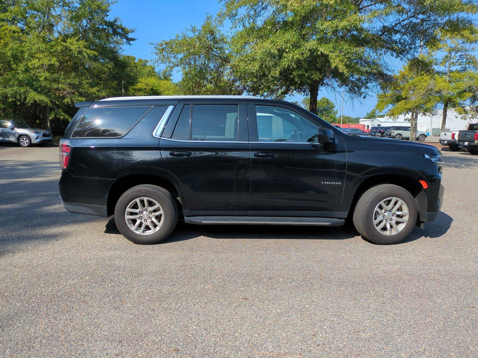 Used 2023 BLACK CHEVROLET LT image 3