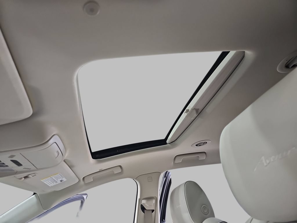 Used 2023 WHITE FROST TRICOAT Buick Avenir image 35
