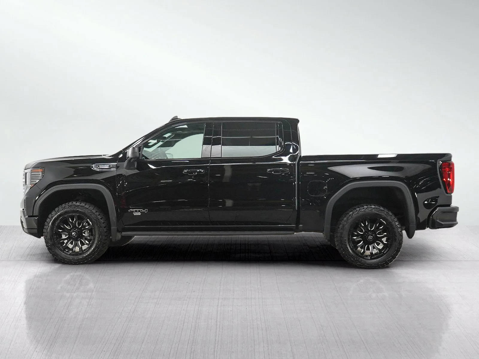 Used 2024 GMC Sierra 1500 AT4 with VIN 3GTUUEE84RG223779 for sale in Roseville, Minnesota