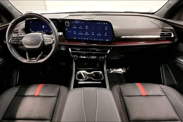 Used 2025 Mosaic Black Metallic Chevrolet RS image 18