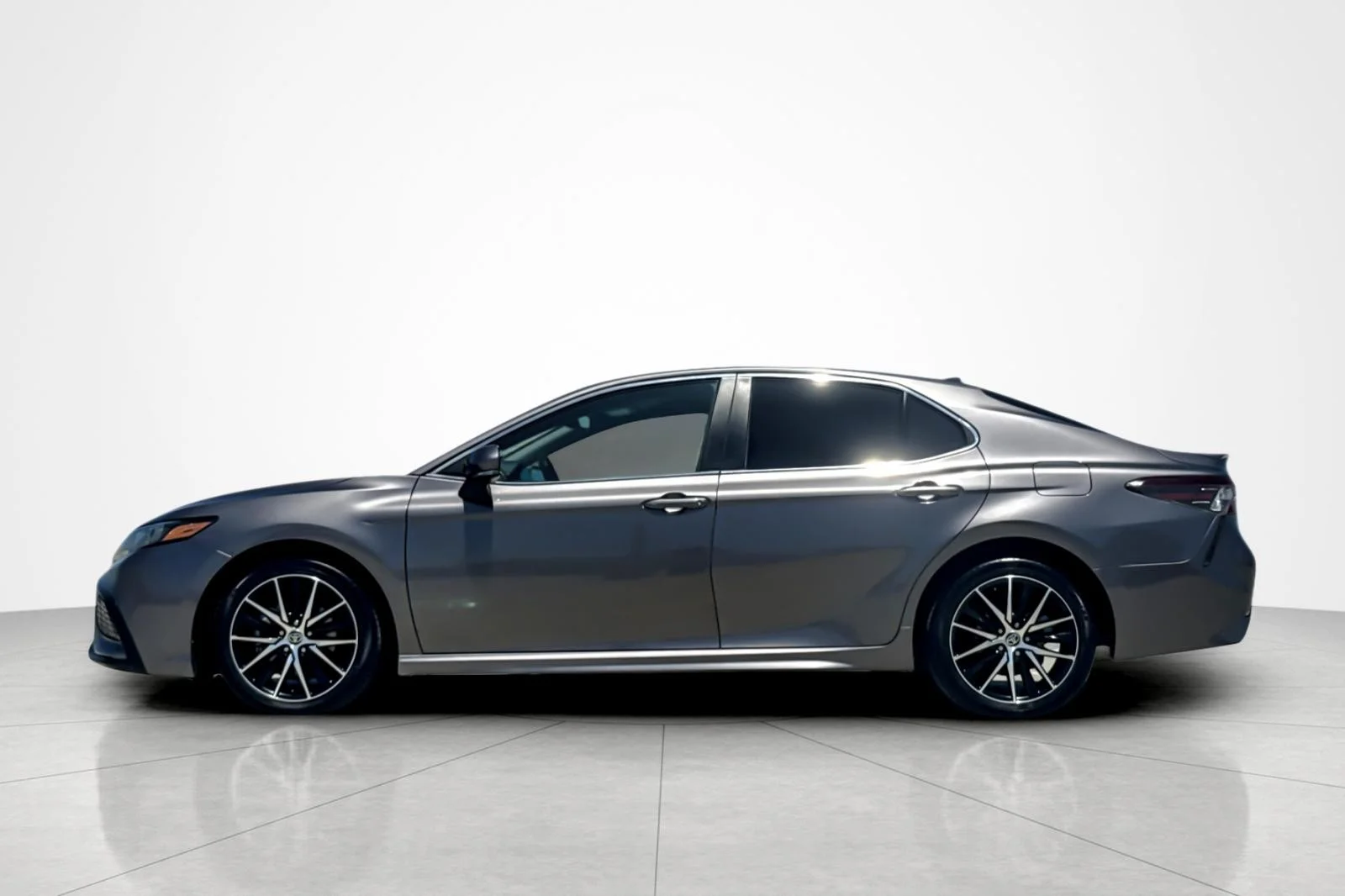 Certified Used 2022 PRE DAWN MICA Toyota SE image 2