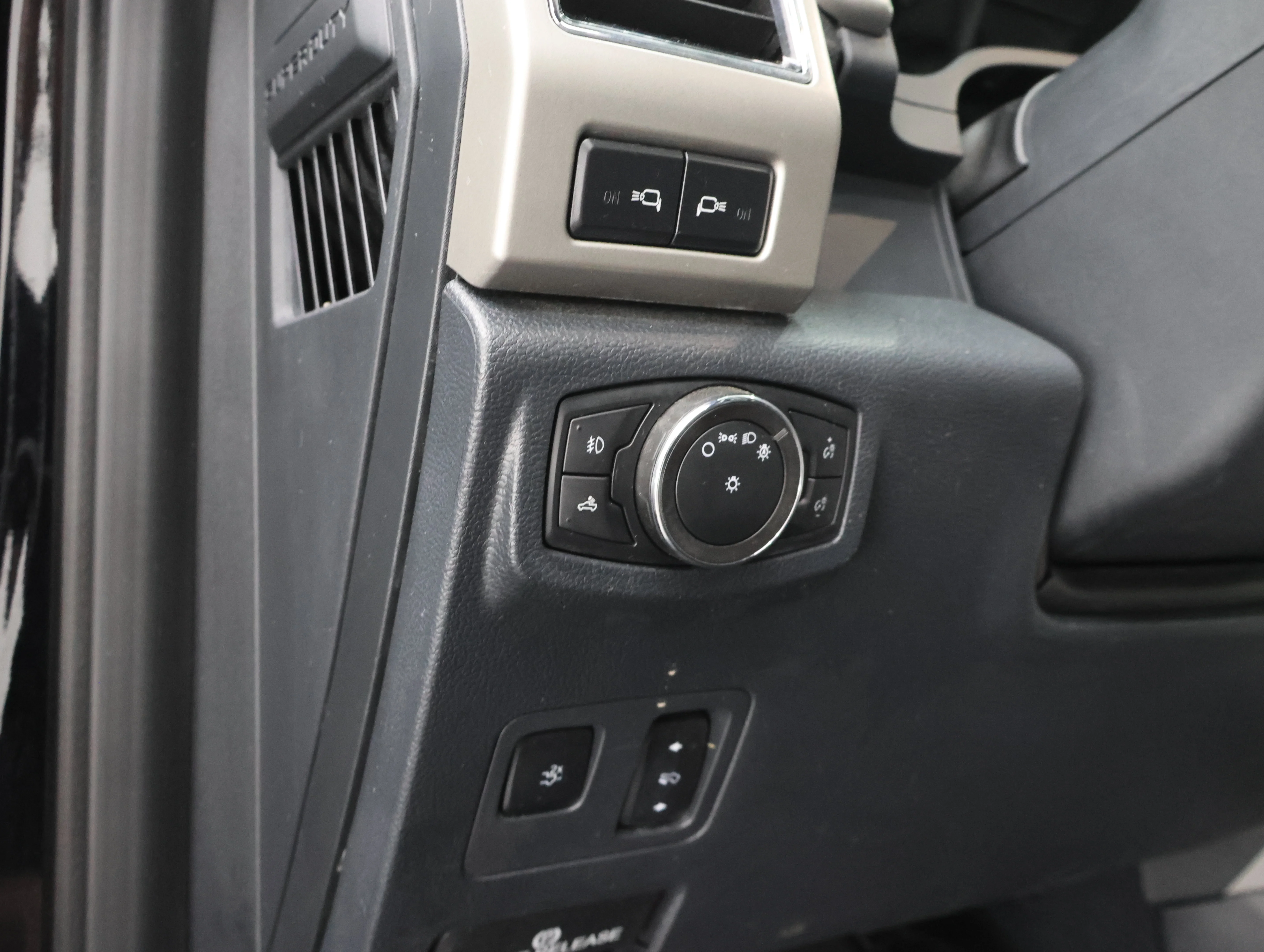 Used 2022 Agate Black Metallic Ford Lariat image 43
