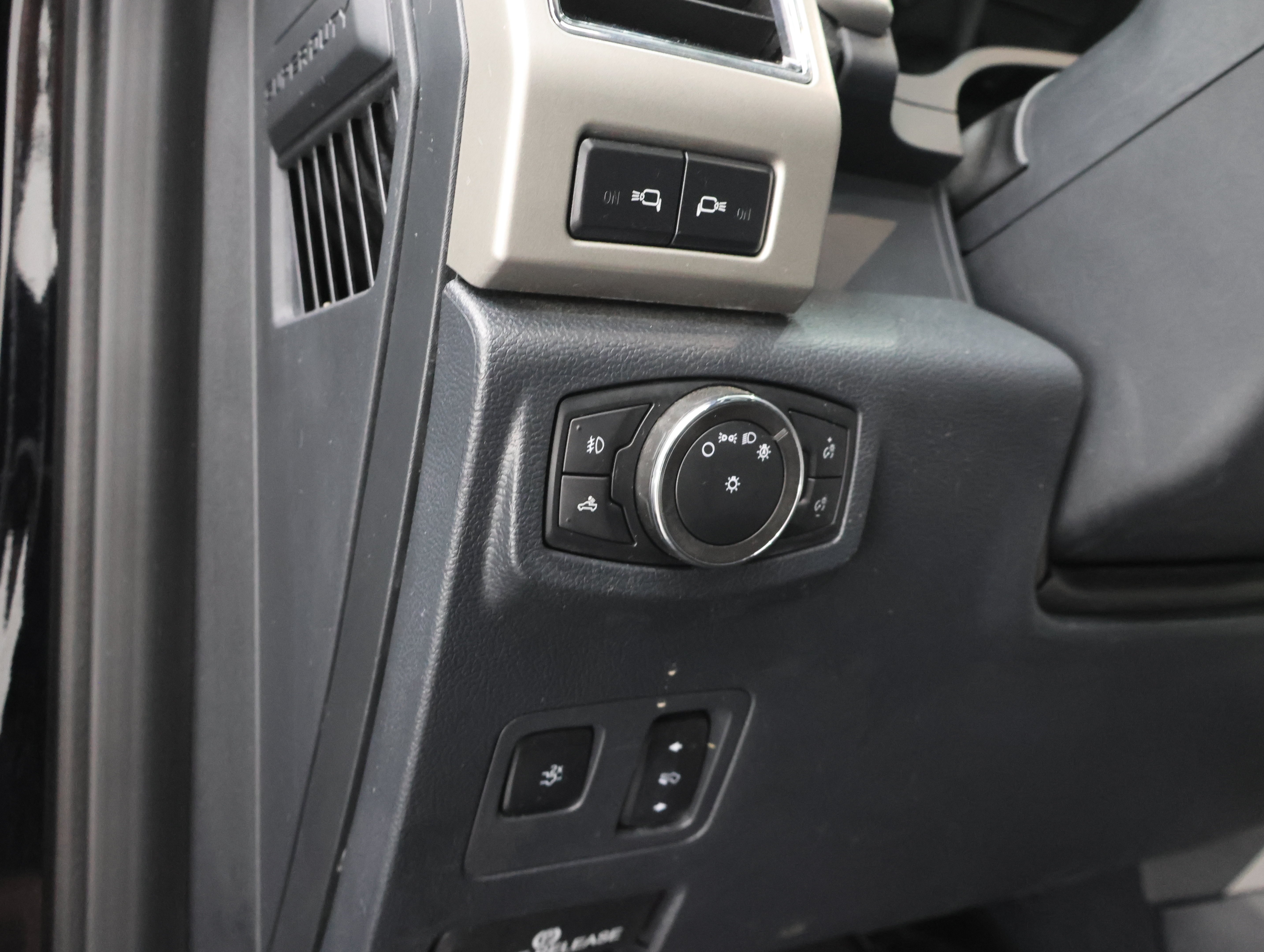 Used 2022 Agate Black Metallic Ford 4x4 Crew Cab Lariat w/Fx4: CREW-SHORT-LARIAT ULTIMATE-BLACK-FX4-6.7L DIESEL-NAV-PANO image 43