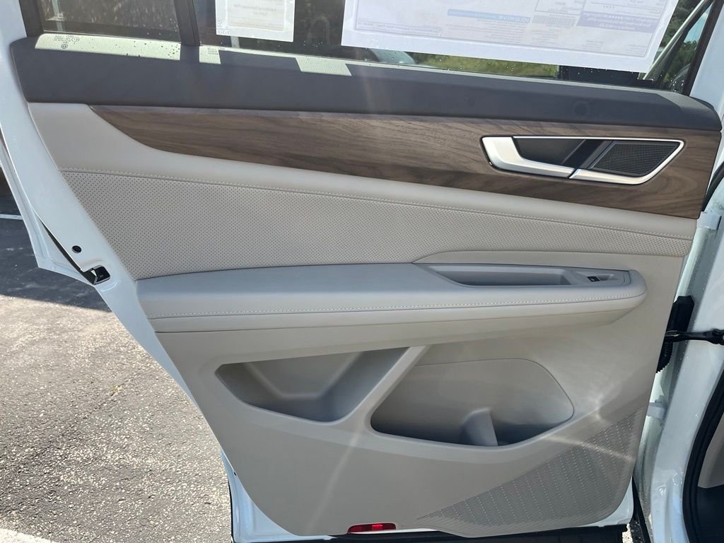New 2026 White/off-white Volkswagen 2.0T SE image 22