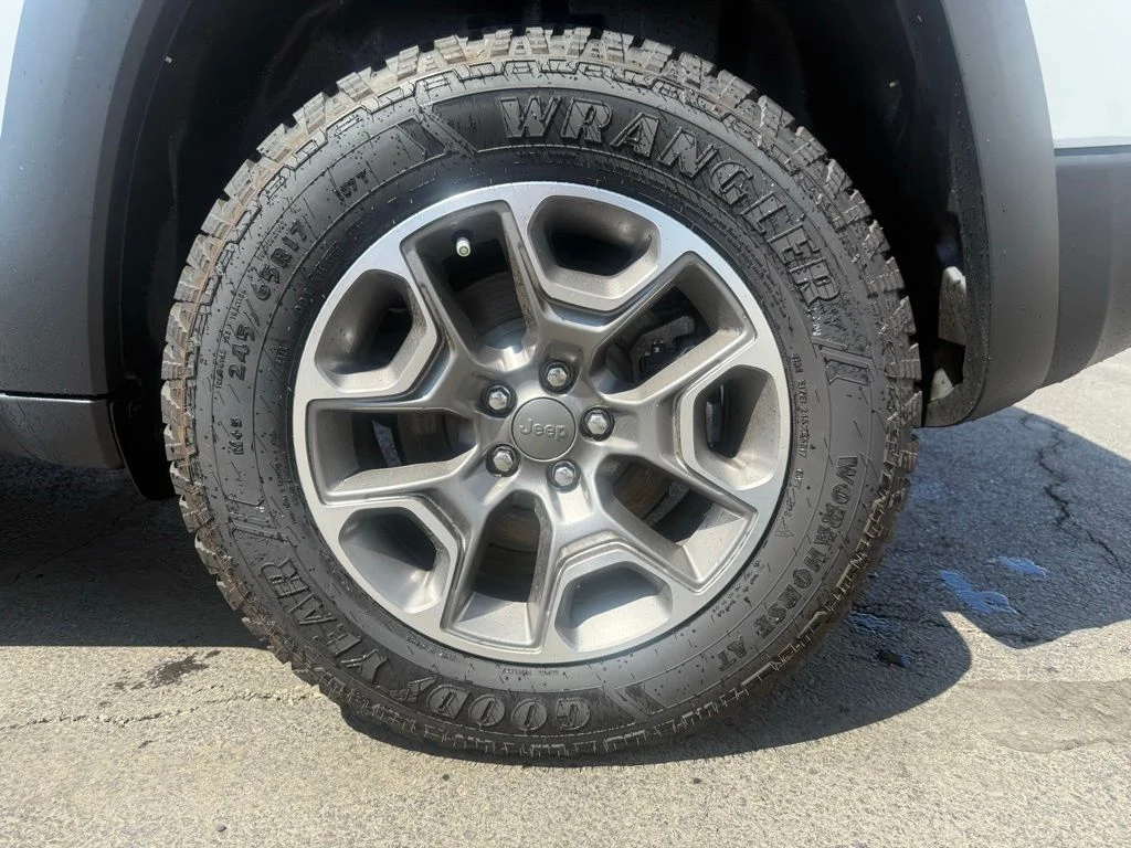 Used 2022 White Jeep Trailhawk image 33