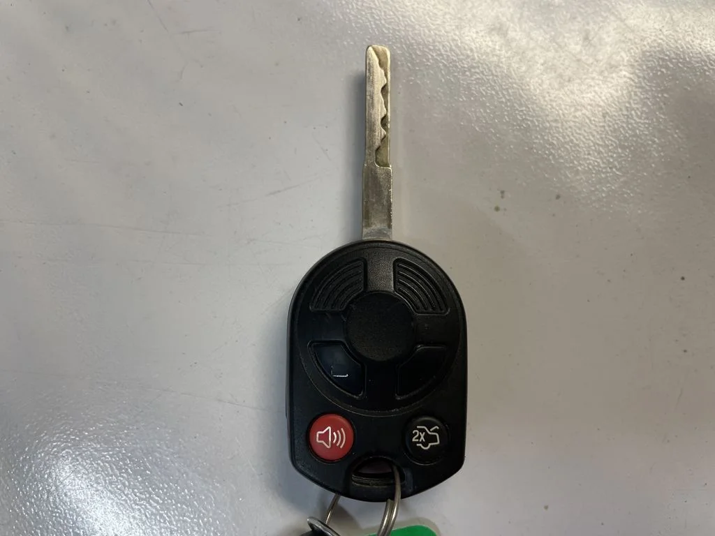 Used 2017 Shadow Black Ford SE image 16