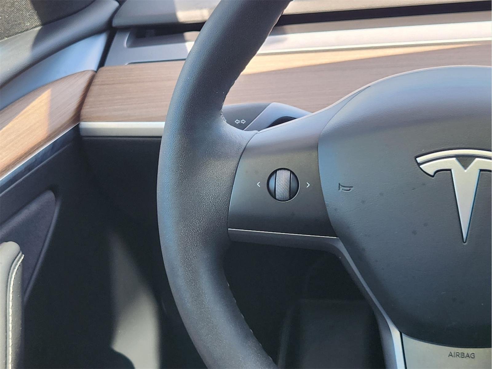 2023 Tesla Model Y photo 28 of 33