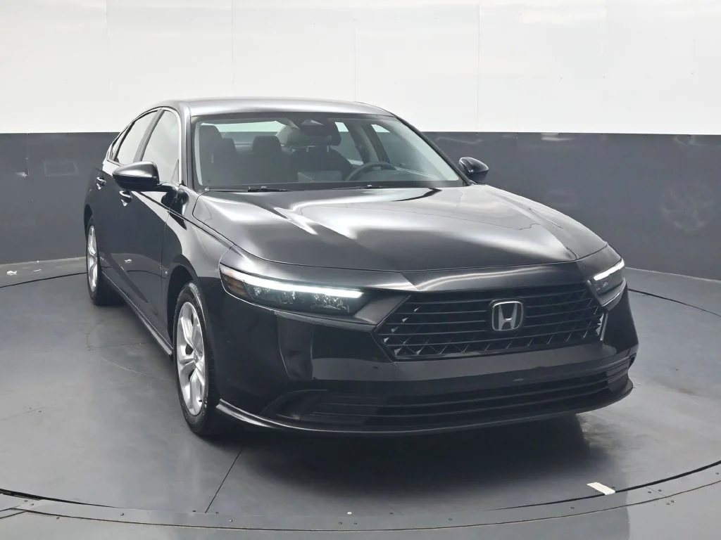 Used 2025  Honda LX image 2