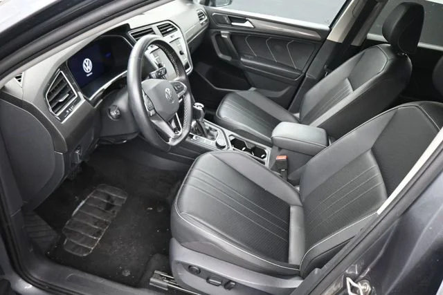Used 2024  Volkswagen 2.0T SE image 21