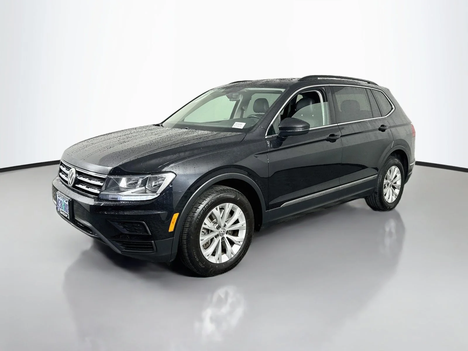 Used 2018 Deep Black Pearl Metallic Volkswagen 2.0T SE image 3