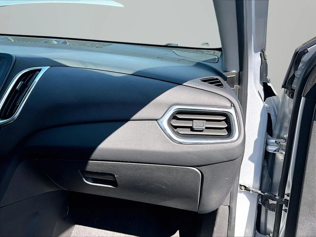 Used 2022 Silver Chevrolet LT image 17
