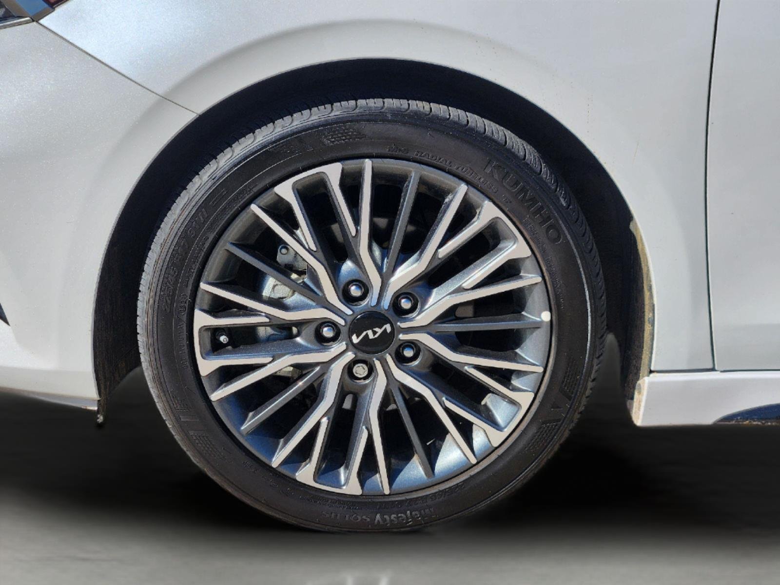 Used 2024 Snow White Pearl Kia GT-Line image 9