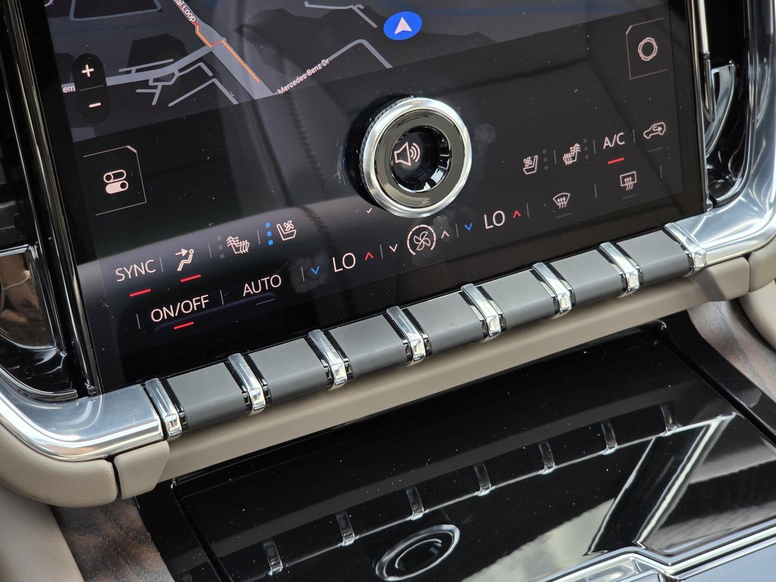 Used 2025 White Frost Tricoat GMC Denali image 29