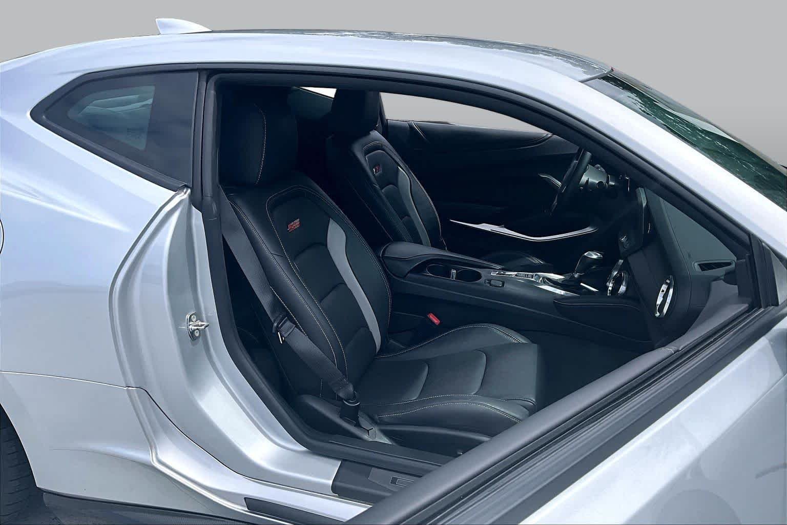 Used 2018 Silver Ice Metallic Chevrolet 2SS image 9