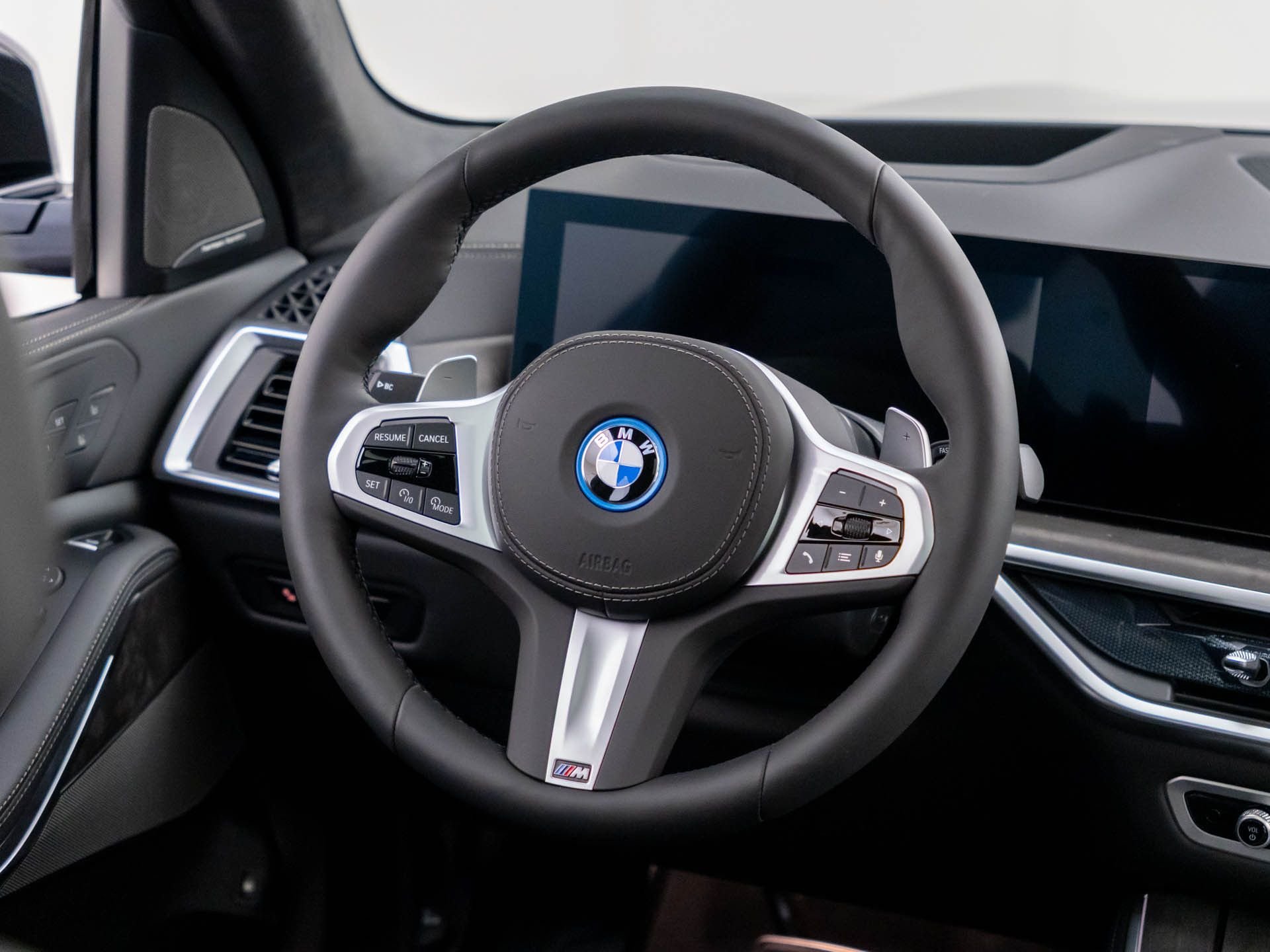 New 2026 Dravit Grey Metallic BMW xDrive50e image 12