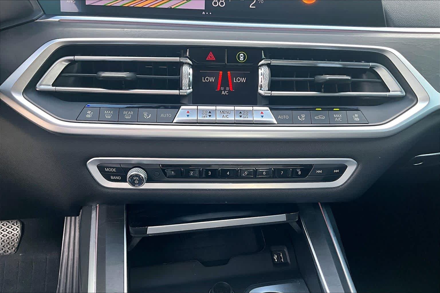 Used 2020 Arctic Gray Metallic BMW xDrive40i image 32