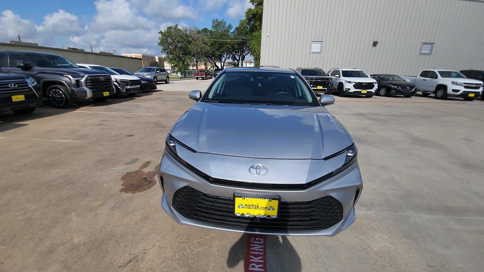 2025 Toyota Camry photo 3 of 34