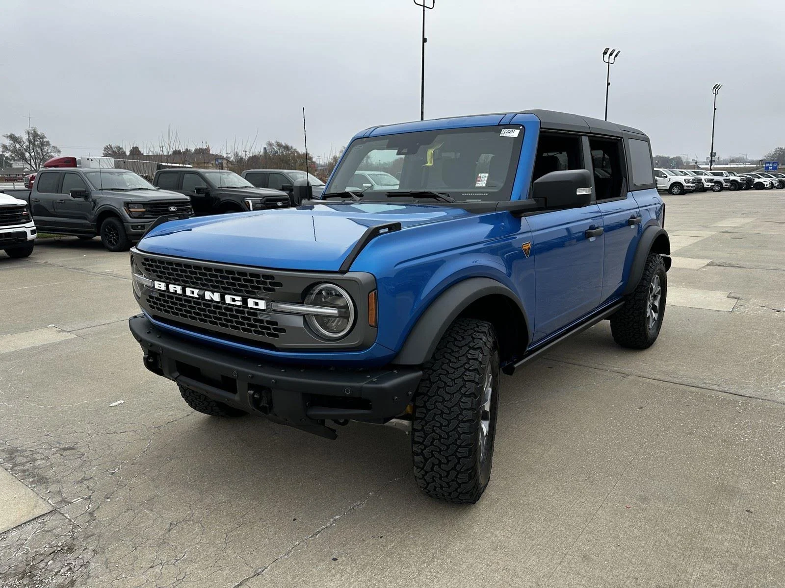 New 2025 Velocity Blue Metallic Ford Badlands® image 4