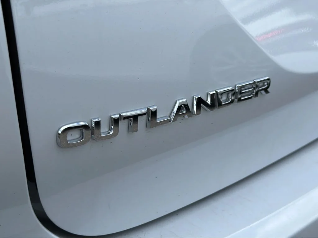 New 2026 White Diamond Mitsubishi SEL image 25