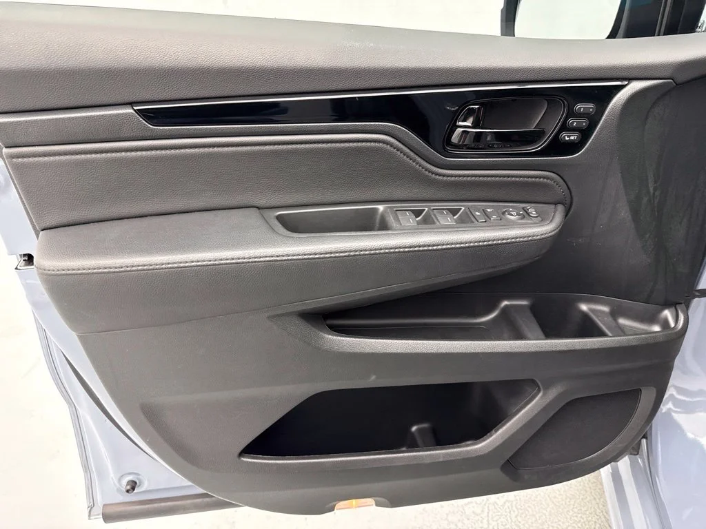 Certified Used 2023 Sonic Gray Pearl Honda Touring image 17