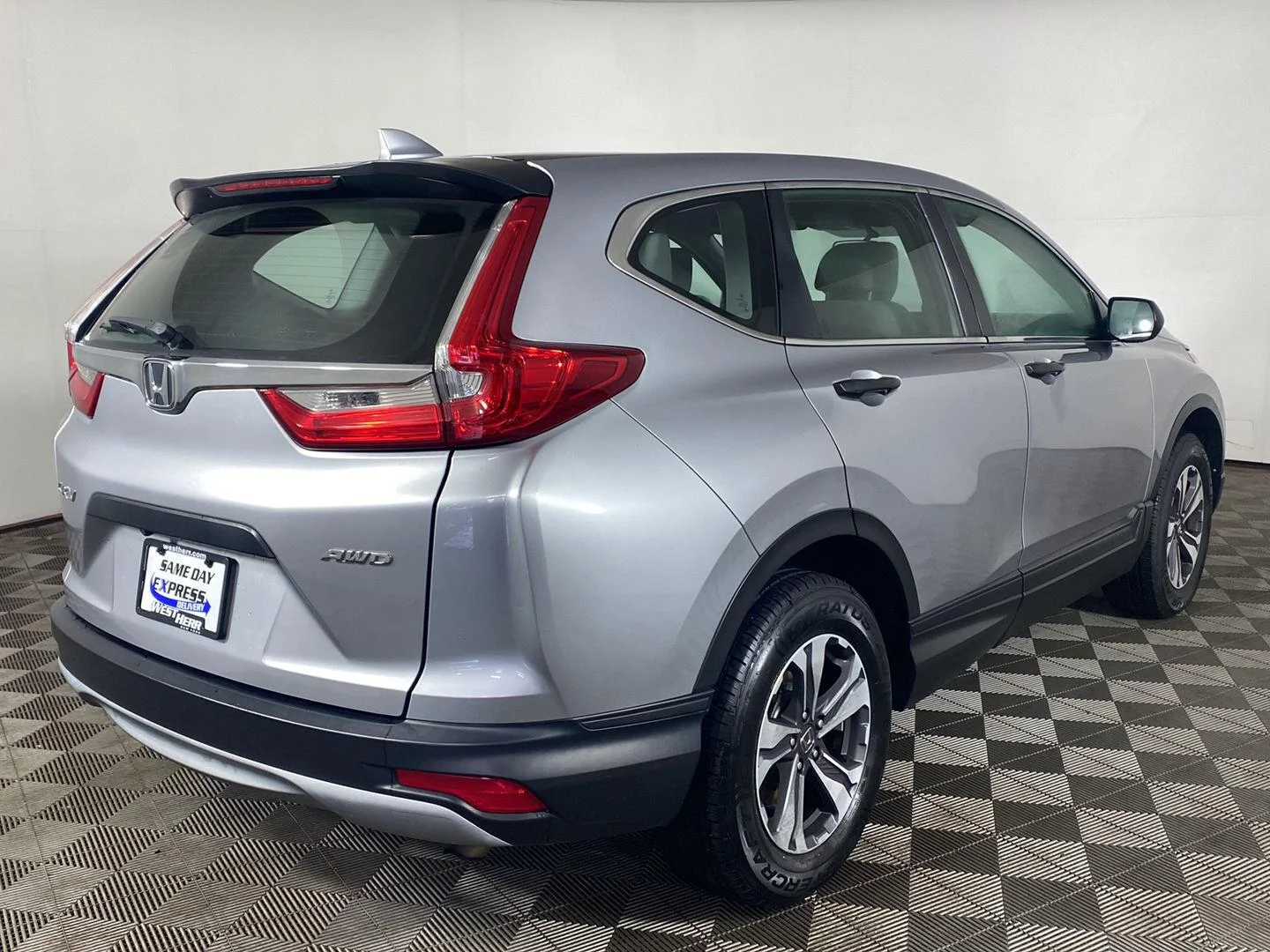 Used 2018 Lunar Silver Metallic Honda LX image 5