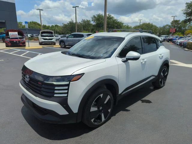 Used 2025 White Nissan SR image 14