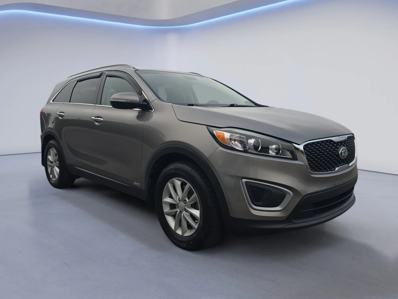 Used 2018 Titanium Silver Kia LX image 8
