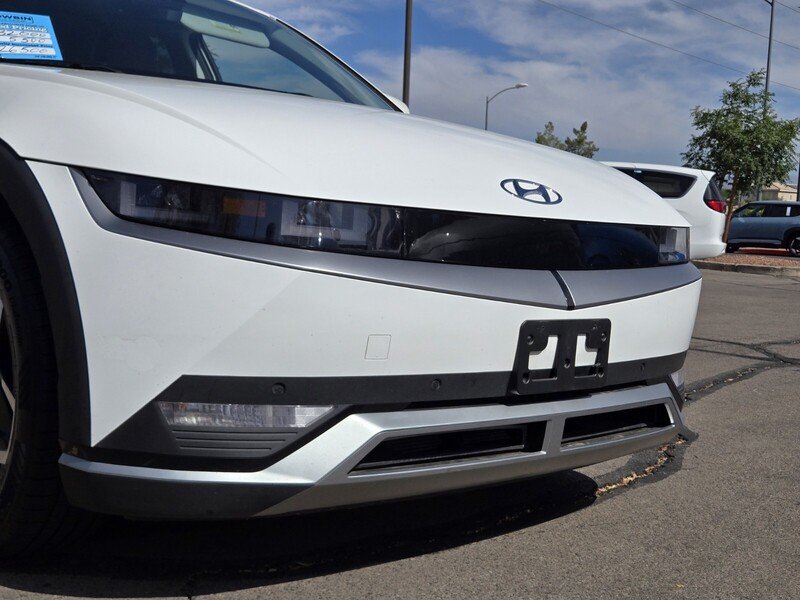 Used 2024 White HYUNDAI SEL RWD image 8