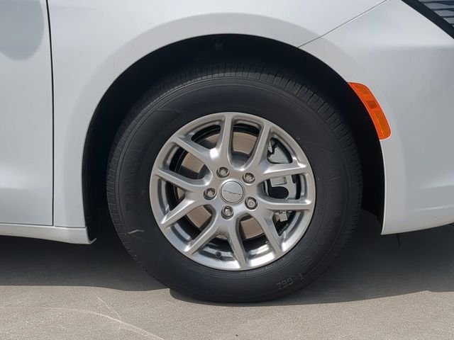 New 2027 Bright White Clear-Coat Exterior Paint Chrysler Select image 11