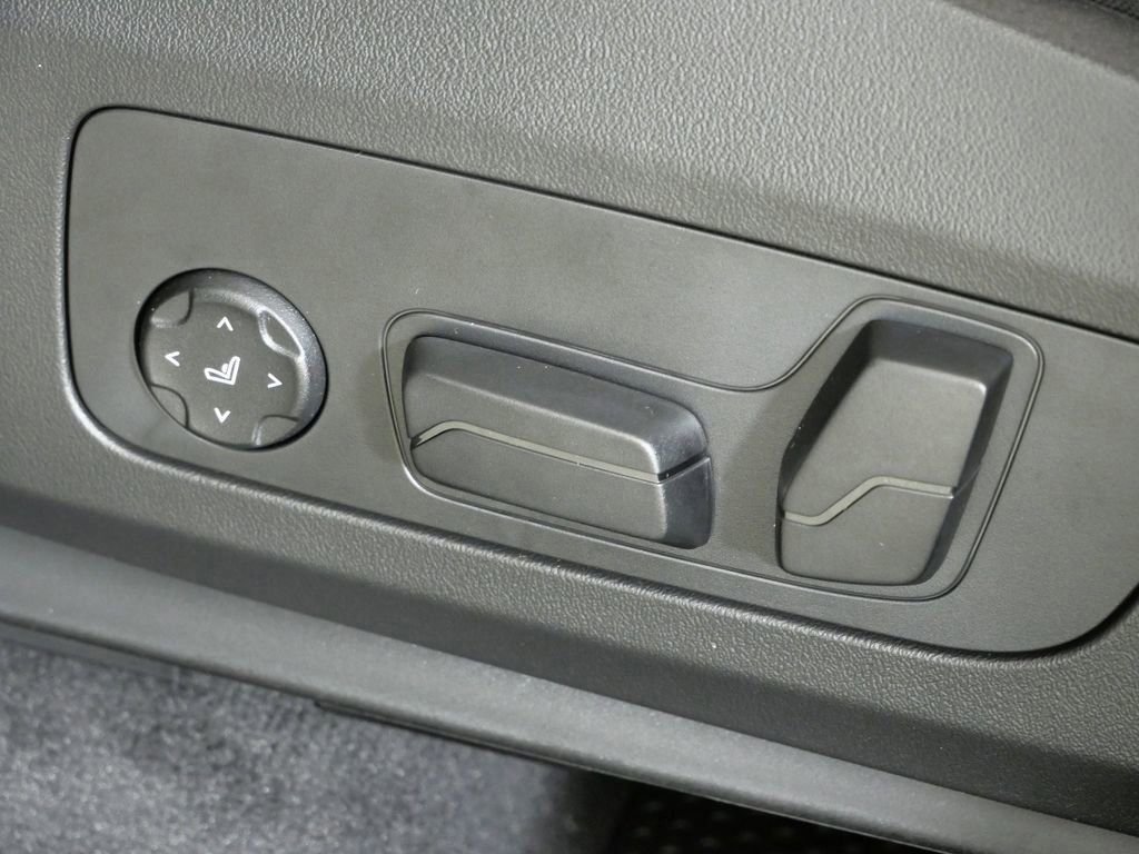 Used 2026 Dune Grey Metallic BMW xDrive28i image 39