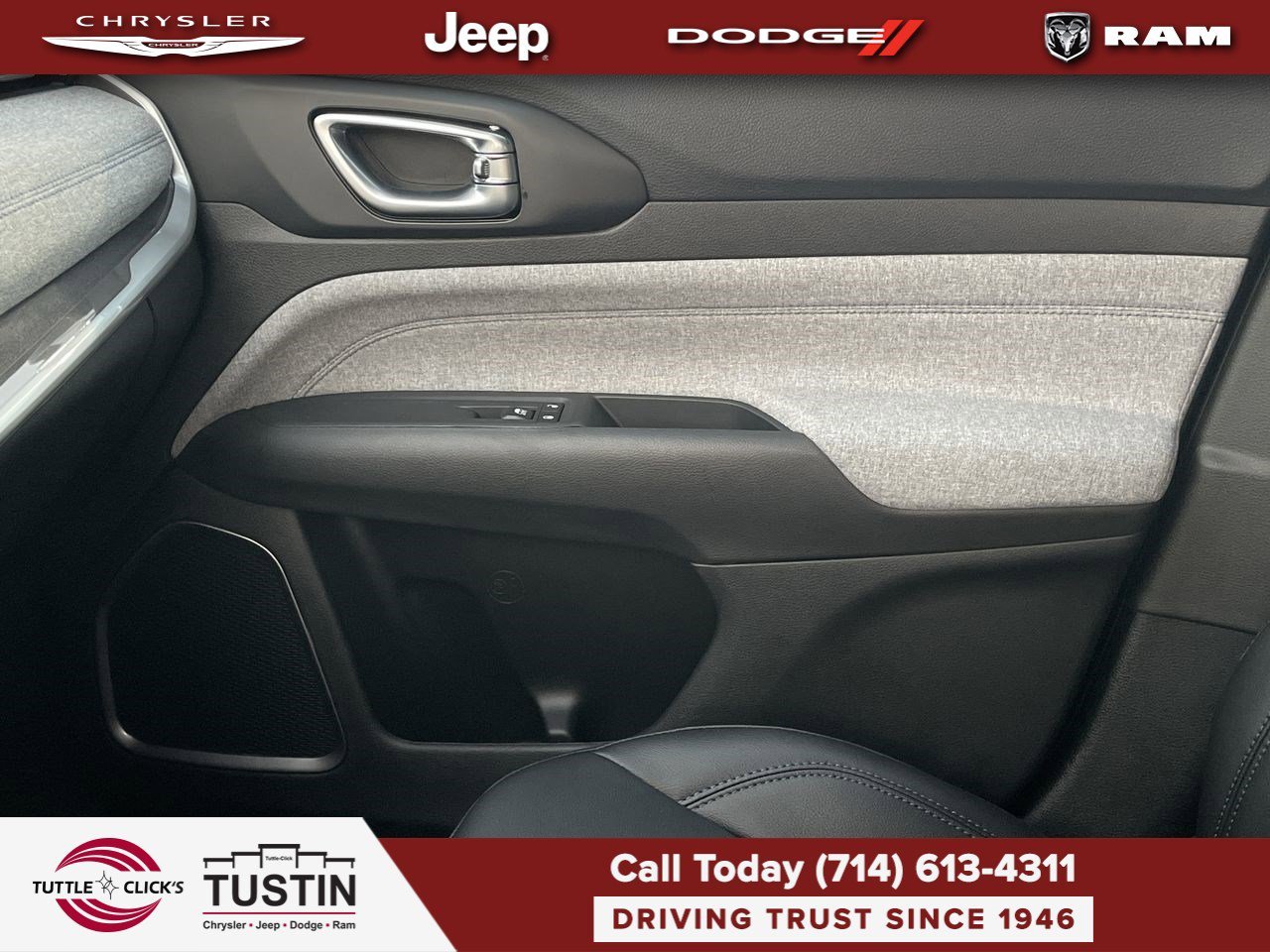 New 2026 Diamond Black Crystal Pearl-Coat Exterior Paint Jeep Latitude image 21
