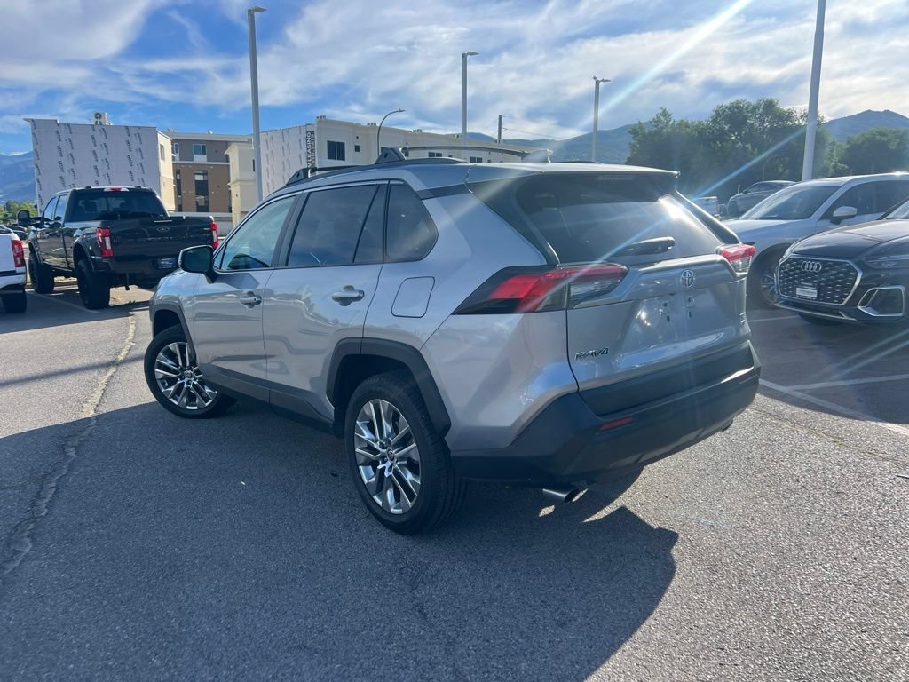 Used 2021 Silver Sky Metallic Toyota XLE Premium image 11