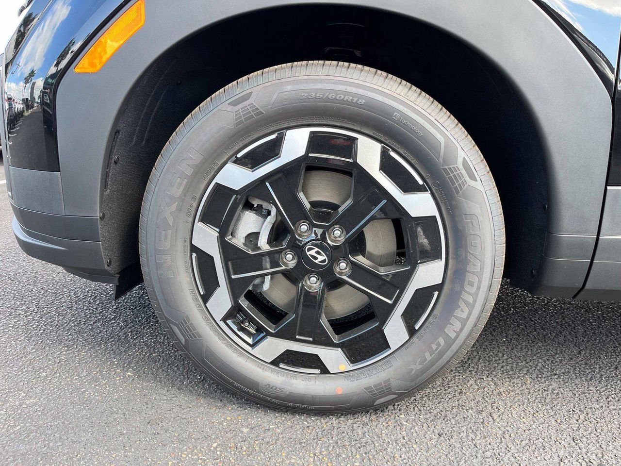 New 2027 Black Hyundai SE FWD image 7