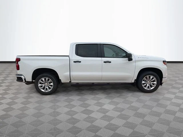 Used 2025 Summit White Chevrolet Custom image 7