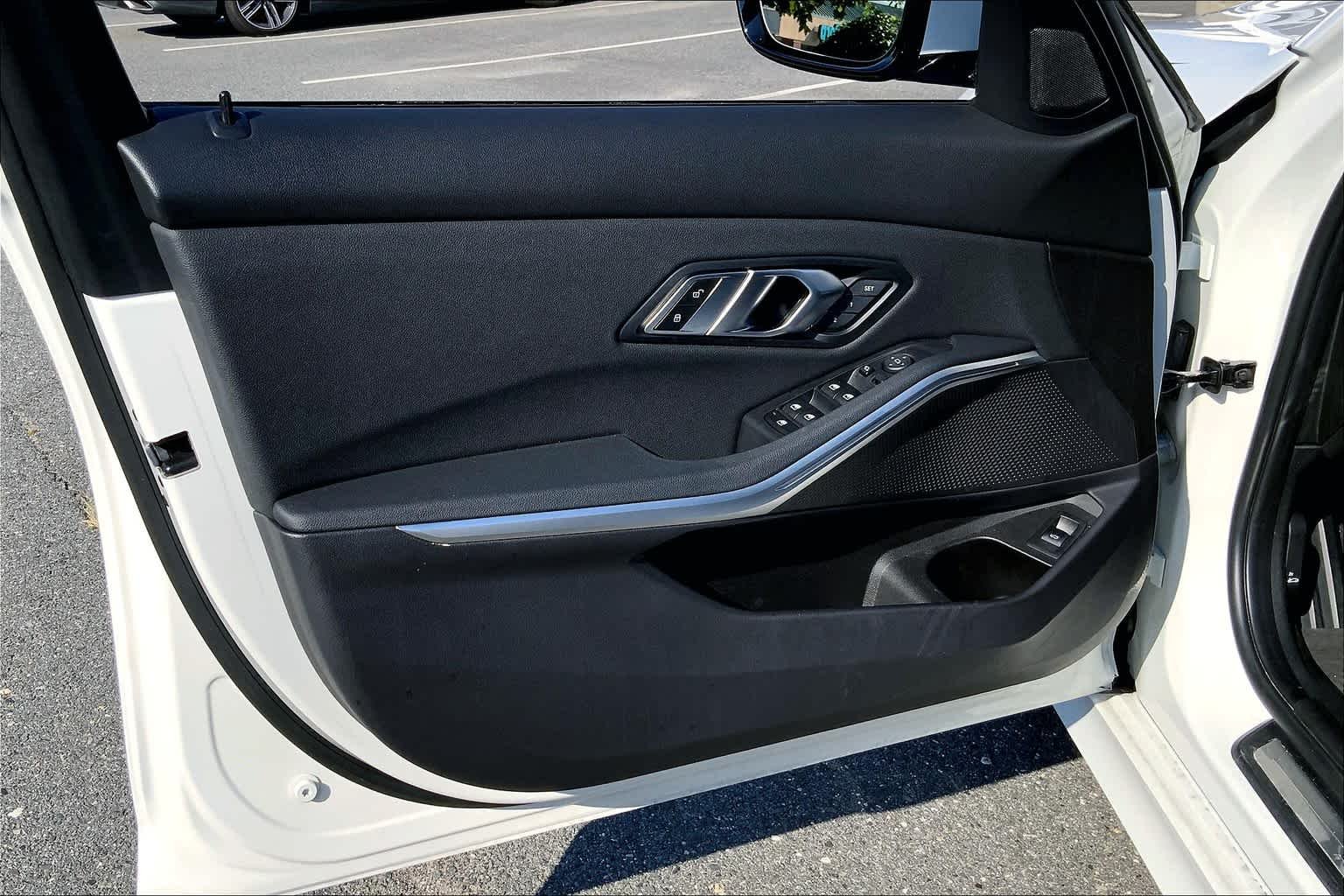 Used 2020 Alpine White BMW 330i xDrive image 21