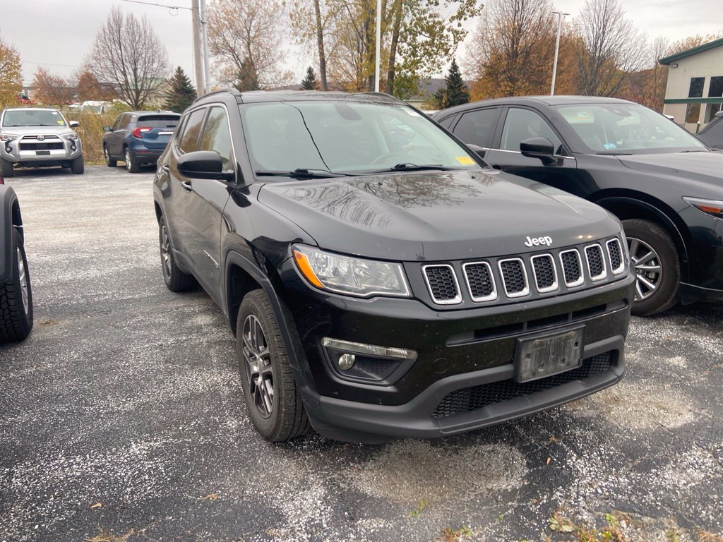 Used 2020 Diamond Black Crystal Pearlcoat Jeep Latitude image 1