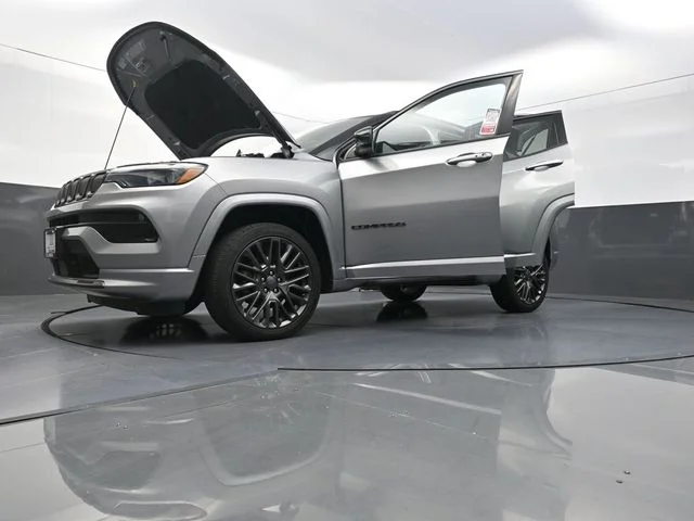 Used 2022 Silver Jeep Limited image 30