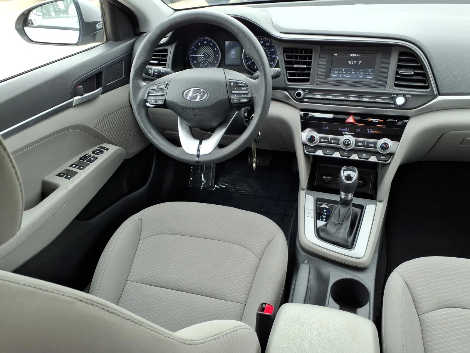 Used 2020 Stellar Silver Hyundai SE image 4