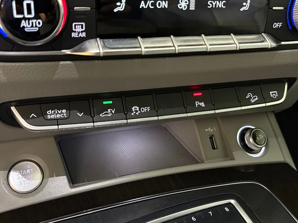 Used 2020 Black Metallic Audi 55 Premium image 26