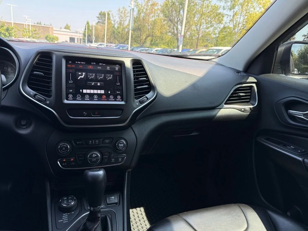 Used 2019 Bright White Clearcoat Jeep Trailhawk image 25