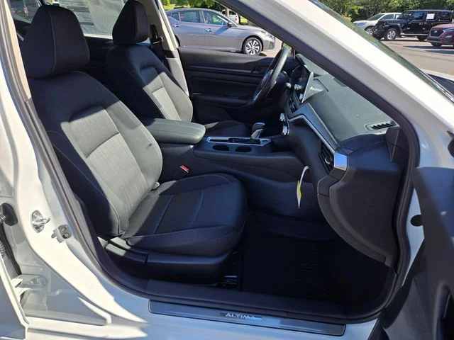 New 2026 White Nissan 2.5 SV image 10