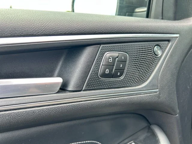 Used 2020  Ford Titanium image 30