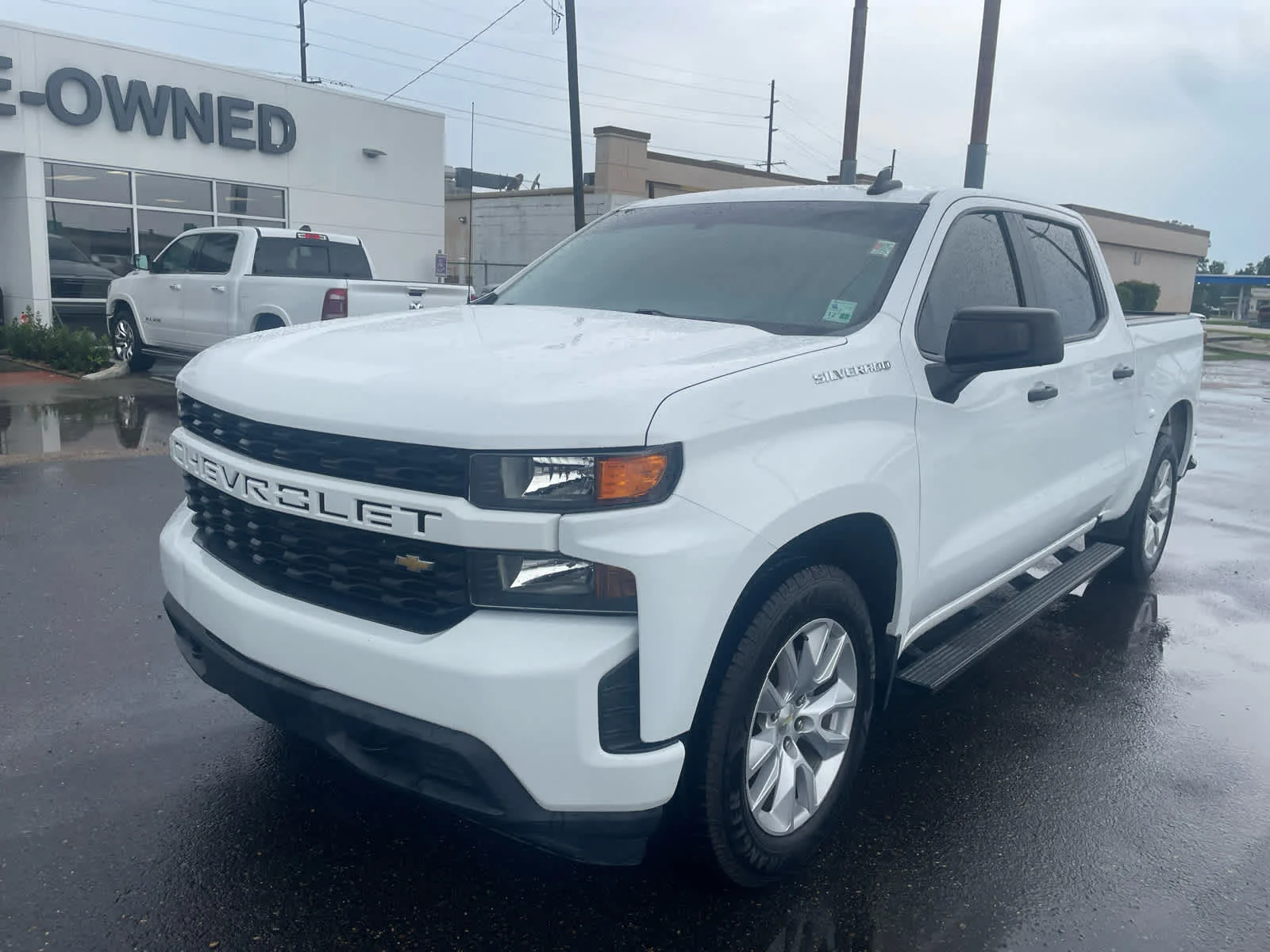 Used 2020 SUMMIT WHITE Chevrolet Custom image 2