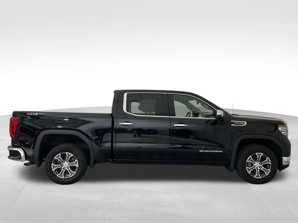 Used 2025 Onyx Black GMC SLT image 7