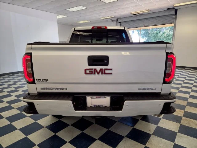 Used 2018 WHITE FROST TRICOAT GMC Denali image 6
