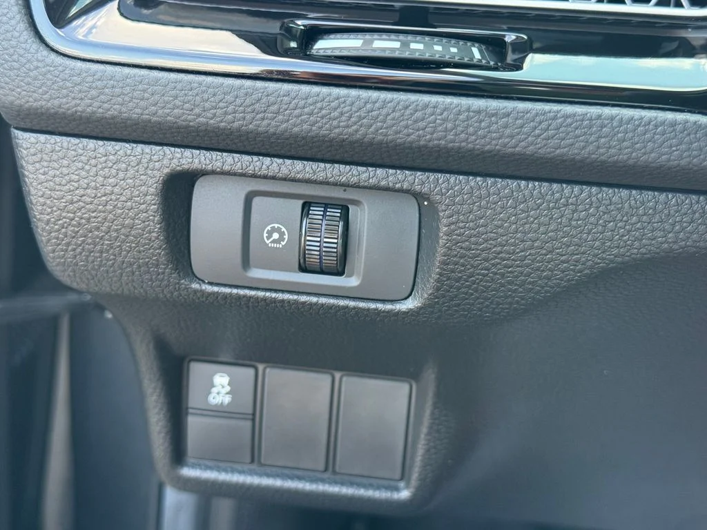 Used 2025 Silver Honda LX image 19
